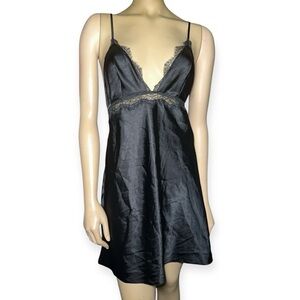 Victoria’s Secret women's Elegant Black Lace Trim Nightgown size L